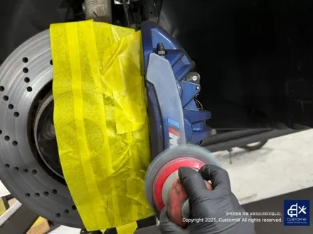 BMW G87 M2 930M 블랙 유광 휠도색 + 레드 캘리퍼 도색 / 용인 처인구