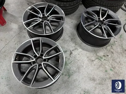 벤츠 C43 AMG 휠 상처 수리 후, 다이아몬드 커팅 가공을 이용한 블랙 폴리시 투톤 휠 커스텀 도색 / 용인 처인구