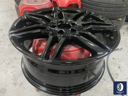 벤츠 V클래스 V300D 휠 상처 수리 후, 블랙 유광 휠도색 + 손상된 타이어 신품으로 교체 작업까지_! / 용인 처인구