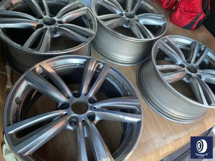 BMW F30 330i 442M 19인치 휠 상처 수리 및 부식 제거 /  약품 박리 ( 페인트 제거) 후, 블랙 + 실버 투톤 휠도색 / 용인 처인구
