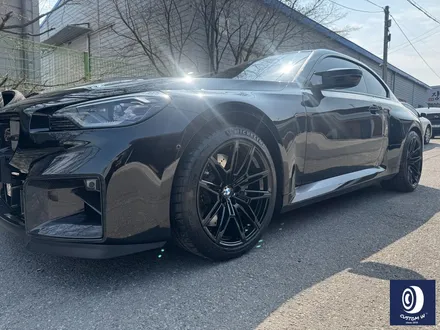 자주 입고 되는 BMW G87 M2_!! 930M 하이그로시 블랙 (검정유광) 깔끔하게 휠도색~~ : - ) / 용인 처인구