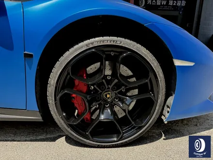 람보르기니 우라칸 LP610 조수석 앞 휠 상처 수리 후, 하이그로시 블랙 휠 복원 도색 / 용인 처인구