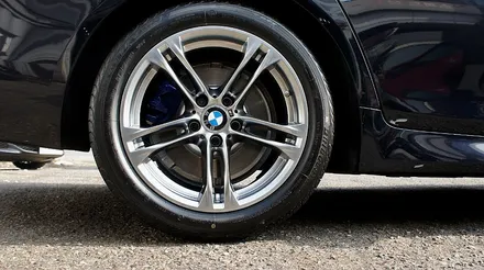 F10 BMW5시리즈의 마지막 버전 에어로 다이나믹 프로 고스트크롬 휠도색과 블루 캘리퍼도색. / 용인 처인구