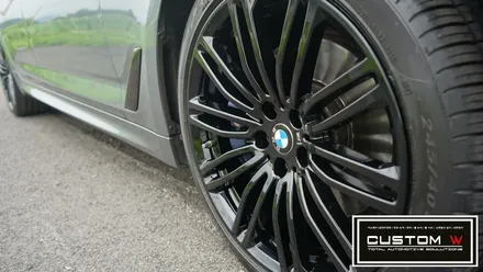 BMW G30 530d 맷블랙 휠을 블랙유광 휠도색으로 새롭게 만들어드렸습니다. / 용인 처인구
