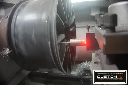 벤츠 CLS 250 상처 심한 휠 다이아몬드 컷팅 휠수리 , 운전석 리어휀더, 범퍼 판금도색 외형복원 작업까지 한번에_! 원스탑 토탈 솔루션 커스텀W / 용인 처인구