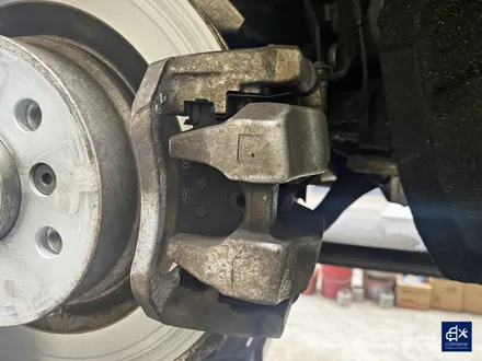 부식도 제거하고...BMW G20 320i 휠수리 후 블랙유광 휠도색 + 블루 캘리퍼 도색 / 용인 처인구