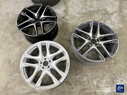 벤츠 GLE53 AMG 잘 못된 휠수리 박리 제거 후, 블랙유광 휠도색 + 레드 캘리퍼 도색 / 용인 처인구