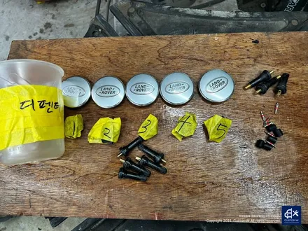 랜드로버 디펜더 블랙유광 휠도색 + 블랙 캘리퍼 도색 / 용인 처인구