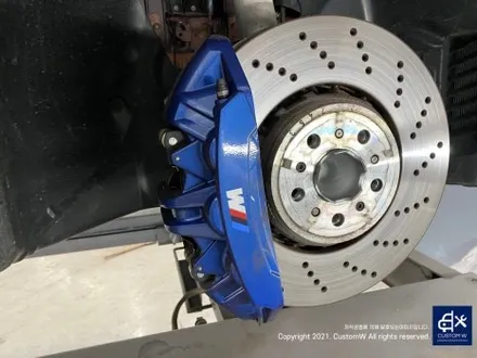 너무 멋진 토론토 레드 컬러 BMW G87 M2 스페셜 에디션   930M 휠 블랙 유광 도색 + 레드 캘리퍼 도색_! / 용인 처인구