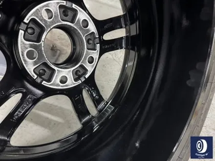 BMW F30 330i 400M 18인치 휠 상처 수리 후, 블랙 유광 휠도색 + 부식 제거 후 레드 캘리퍼 도색 (블루 컬러 바디에는 역시 블랙 휠 레드 캘리퍼) / 용인 처인구