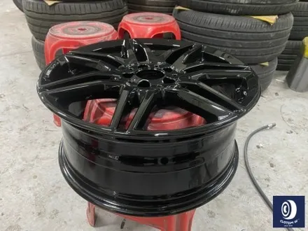 벤츠 V클래스 V300D 휠 상처 수리 후, 블랙 유광 휠도색 + 손상된 타이어 신품으로 교체 작업까지_! / 용인 처인구