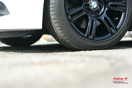 블랙유광 휠도색을 한 SUV와 승용차량.(JEEP 체로키,BMW 3 E90) / 용인 처인구