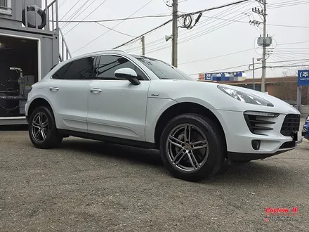 포르쉐의 효자 SUV 마칸 고스트크롬 휠도색. / 용인 처인구
