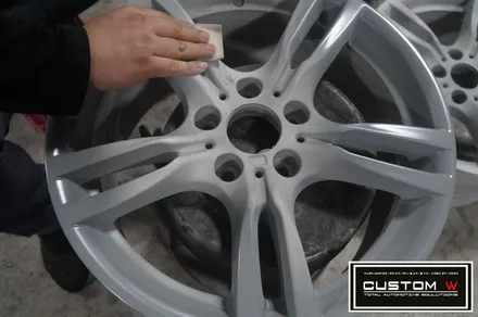 BMW 320D 투어링 400M 휠 상처 수리후, 블랙유광 휠도색 그리고 부식된 캘리퍼 녹제거후, 캘리퍼 도색 작업까지.! 커스텀W / 용인 처인구