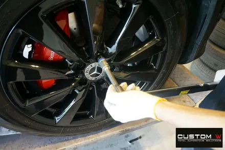 벤츠 GLC 350E 밋밋한 순정 휠 컬러에서 블랙 유광 휠도색, 캘리퍼도색. / 용인 처인구