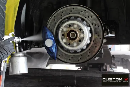 비포장도로에서 손상된  BMW F80 M3 반무광 휠 복원, 카본 세라믹 골드 캘리퍼 도색 / 용인 처인구