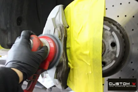 벤츠 GLC43 AMG 휠 상처 수리 후 블랙유광 휠도색 + 카본 세라믹 골드 캘리퍼 도색 / 용인 처인구