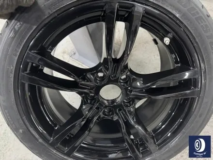 BMW F30 330i 400M 18인치 휠 상처 수리 후, 블랙 유광 휠도색 + 부식 제거 후 레드 캘리퍼 도색 (블루 컬러 바디에는 역시 블랙 휠 레드 캘리퍼) / 용인 처인구