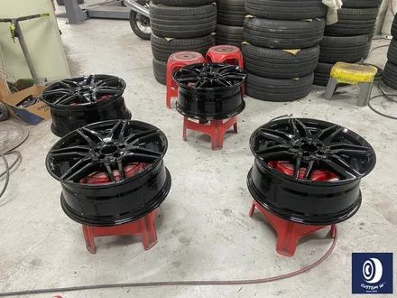 벤츠 V클래스 V300D 휠 상처 수리 후, 블랙 유광 휠도색 + 손상된 타이어 신품으로 교체 작업까지_! / 용인 처인구