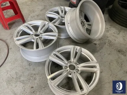 BMW F30 330i 442M 19인치 휠 상처 수리 및 부식 제거 /  약품 박리 ( 페인트 제거) 후, 블랙 + 실버 투톤 휠도색 / 용인 처인구