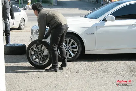 고스트크롬 휠도색의 메카 커스텀W BMW 520D 고스트크롬 휠도색을 하다. / 용인 처인구