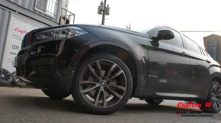 100주년을 기념해서 나온 BMW X6 30D 한정 모델의 블랙 휠도색과 블루 캘리퍼도색. / 용인 처인구