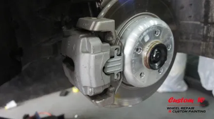 블랙 휠도색과 블루 캘리퍼도색 조합으로 BMW 520D M 에어로 다이나믹프로를 더 새롭게 변화시키다. / 용인 처인구