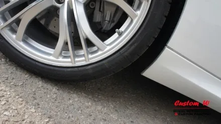 아우디의 달리기 머신 아우디 R8 V10 PLUS 림 끝 상처 휠수리 후 블랙유광 휠도색. / 용인 처인구