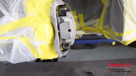 BMW F01 7시리즈 여전히 위엄있는 모습을 위해 고스트크롬 휠도색. 방청효과와 드레스업을 위한 블랙 캘리퍼도색. / 용인 처인구