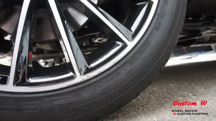 신차 벤츠 GLC 250D 쿠페 차량에 휠 상처가! 다이아몬드컷팅 휠수리로 복원, 깔끔하게 블랙 캘리퍼도색. / 용인 처인구