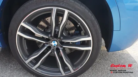 커스텀W를 찾아온 헤비급이지만 M! BMW X6M 차량의 블랙유광 휠도색. / 용인 처인구