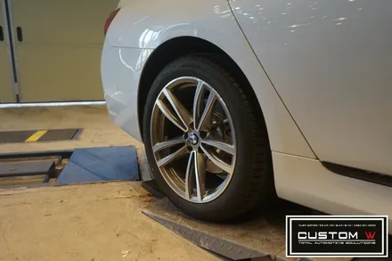 신형 BMW 730d 블랙유광 휠도색, M퍼포먼스블루 캘리퍼도색. / 용인 처인구