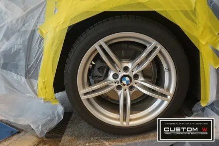 BMW F10 528I 블랙유광 휠도색 + M퍼포먼스블루 캘리퍼도색. / 용인 처인구