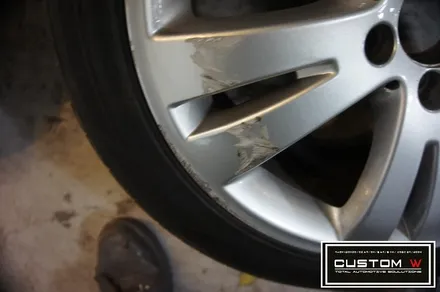 벤츠 W204 C200 휠상처 수리 후, 하이퍼 실버 휠도색 / 용인 처인구
