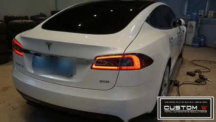테슬라 모델S(TESLA MODEL S) 아라크니드 휠 블랙유광 휠도색, 레드 캘리퍼도색. / 용인 처인구
