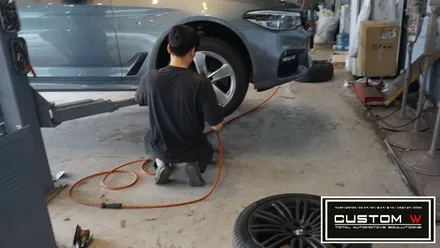 BMW G30 530d 맷블랙 휠을 블랙유광 휠도색으로 새롭게 만들어드렸습니다. / 용인 처인구