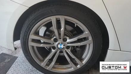 BMW F30 320i 휠수리 후 블랙유광 휠도색, 심각한 부식의 브레이크 캘리퍼 레드 캘리퍼도색. / 용인 처인구