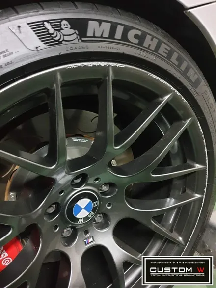 BMW E92 M3 잘 못된 휠도색 이력 약품 박리후, 반무광 블랙 휠도색 그리고 프론트 휀더 판금 도색 외형복원 작업까지.! 커스텀W / 용인 처인구