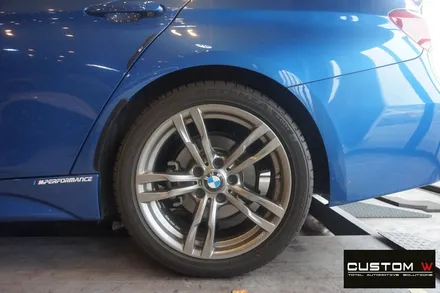 BMW 320D 441M 휠 상처 수리 후 블랙유광 휠도색, M퍼포먼스  블루 캘리퍼 도색. 커스텀W / 용인 처인구