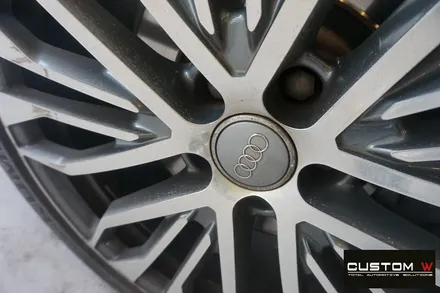 아우디 A6 55TDI 휠 상처 수리 후, 블랙 유광 휠도색, 캘리퍼 도색. / 용인 처인구
