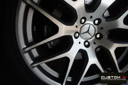벤츠 GLE63AMG 잘 못된 휠수리 도색 이력이 있는 휠 박리 후 투톤 휠도색  재작업 ,  애시드 그린 (형광) 캘리퍼도색. / 용인 처인구