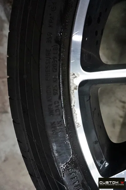 벤츠 GLC43 AMG 휠 상처 수리 후 블랙유광 휠도색 + 카본 세라믹 골드 캘리퍼 도색 / 용인 처인구