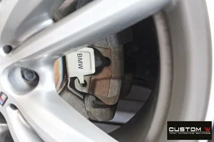 BMW 320d 투어링 442M 휠 상처 수리 후 블랙유광 휠도색 + 블루 캘리퍼 도색 / 용인 처인구