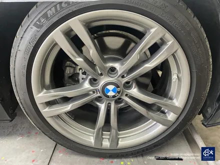 휠, 캘리퍼 모두 새 옷을 입히자! BMW 320i 휠수리 후 블랙유광 휠도색 + 블루 캘리퍼 도색 / 용인 처인구