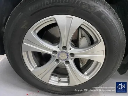 타 업체 잘못된 수리 도색 이력이 있는 벤츠 GLC220D 제거 후, 블랙 유광 휠도색 재작업 + 지저분한 캘리퍼 고착된 분진 및 부식 제거 후, 캘리퍼 도색 / 용인 처인구