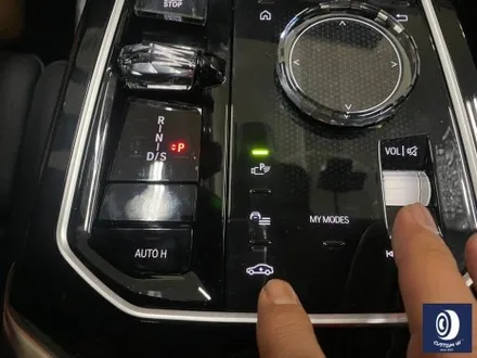 BMW 휠.. 왜 이렇게 만들까... 휠에 장착된 플라스틱 커버는 무슨 의미가 있나? 경량화? 디자인? 신형 740D 신0차 출고 작업 휠 커버 + 휠 블랙 도색 + 캘리퍼  도색 / 용인 처인구