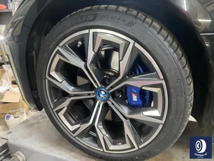 BMW I4 M40 860M 블랙 유광 휠도색 (플라스틱 커버 포함) / 용인 처인구
