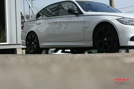 블랙유광 휠도색을 한 SUV와 승용차량.(JEEP 체로키,BMW 3 E90) / 용인 처인구
