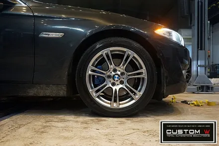 BMW F10 528I 고스트크롬 휠도색 + M퍼포먼스 블루 캘리퍼도색. / 용인 처인구