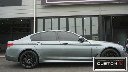 BMW G30 530d 맷블랙 휠을 블랙유광 휠도색으로 새롭게 만들어드렸습니다. / 용인 처인구